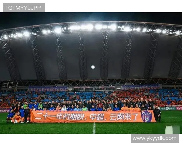 以球星的歌颂足球精神与荣耀书写绿茵传奇的璀璨篇章